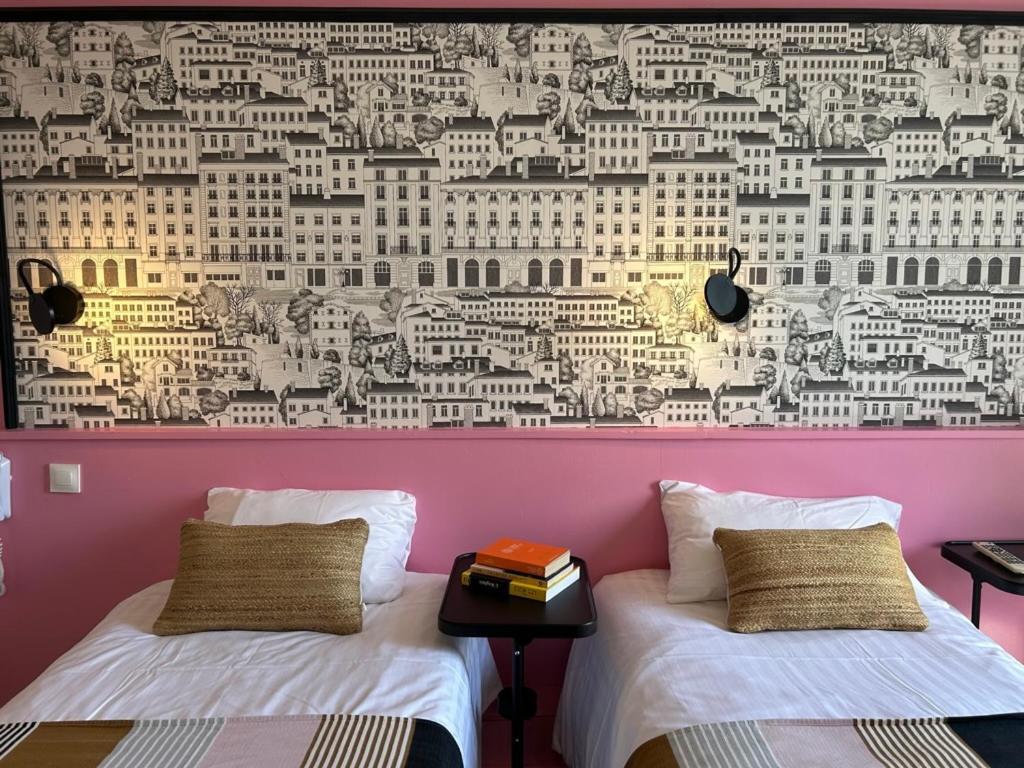 Hotel De La Croix-Rousse Лион Екстериор снимка