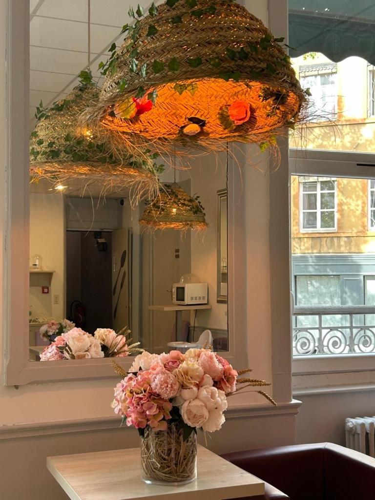 Hotel De La Croix-Rousse Лион Екстериор снимка