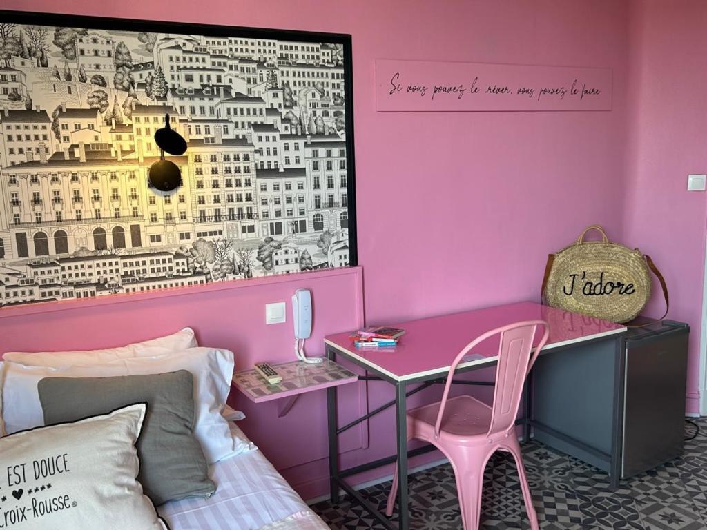 Hotel De La Croix-Rousse Лион Екстериор снимка